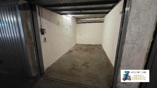 Foto Garage in via Monte Emilius, Aosta Centro di 14 m² con 1 locali