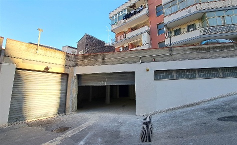 Foto Garage in Largo Bordighera 35, Catania Province - Veneto di 550 m²
