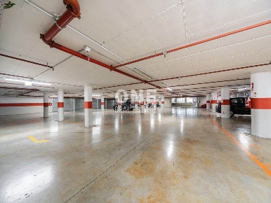 Foto Garage in Via Daverio 7, Milano in vendita