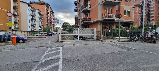 Foto Garage in via Valdinievole, Firenze Novoli di 50 m² con 1 locali