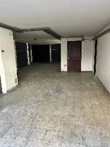 Foto Garage in Via dell'Autonomia  38, Gravina di Catania Centro di 14 m²