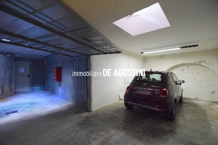 Foto Garage in Corso Liberazione 81, Arona Centro di 43 m² con 2 locali