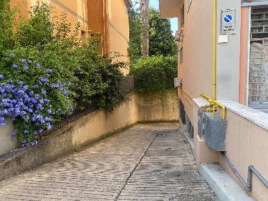 Foto Garage in Via Jacopo Chimenti, Firenze Isolotto Talenti di 18 m²
