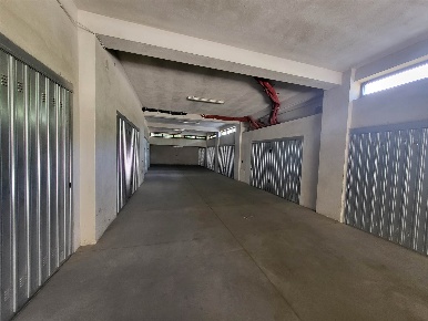 Foto Garage in via trieste, Montalto Uffugo Settimo di 28 m² con 1 locali