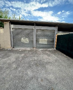 Foto Garage a Meldola in affitto