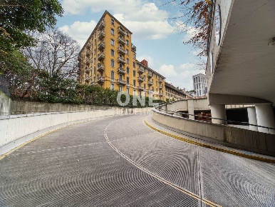 Foto Garage in Via Daverio 7, Milano in vendita