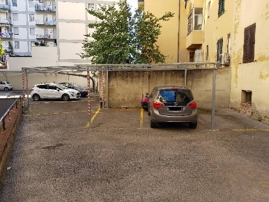 Foto Garage a Firenze Novoli di 8 m² con 1 locali in vendita