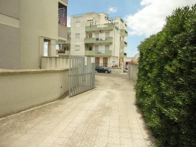 Foto Garage in via francesco De Mura 28, Lecce Partigiani - Fondone