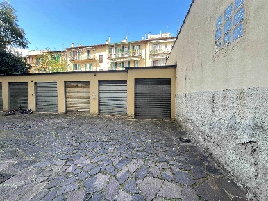 Foto Garage in Piazza Vieusseux, Firenze di 10 m² con 1 locali in vendita