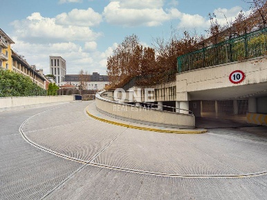 Foto Garage in Via Daverio 7, Milano in vendita