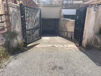 Foto Garage in via aloisio juvara 82, Palermo in vendita