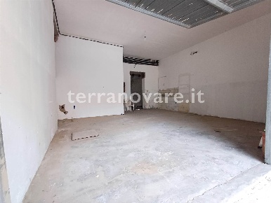 Foto Garage a Olbia Centro Storico di 50 m² con 1 locali in affitto