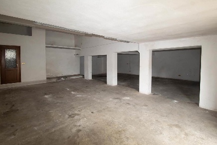 Foto Garage a Siena Fuori Porta Romana di 60 m² con 1 locali in vendita