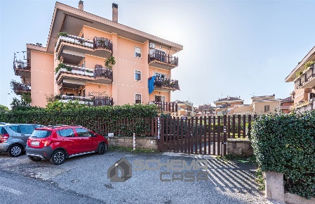 Foto Garage in Via Del Fontanile Anagnino  87, Roma in vendita