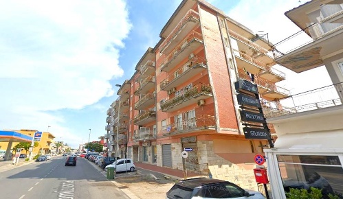 Foto Garage in Via Domiziana, Mondragone di 5 m² con 1 locali in vendita