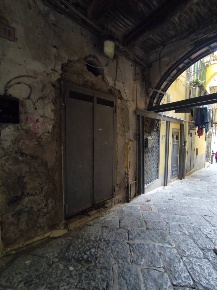 Foto Magazzino in Vicolo Porta Rateprandi 16, Salerno di 7 m² con 1 locali