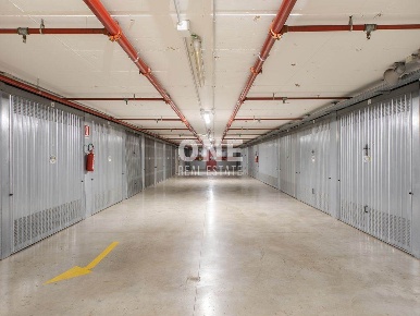 Foto Garage in Via Daverio 7, Milano in vendita