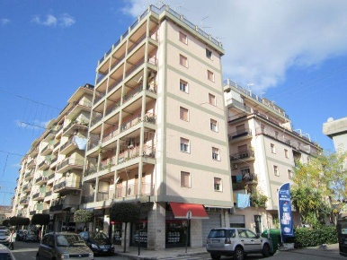 Foto Garage in VIA GIOACCHINO ROSSINI 7, Corigliano-Rossano di 23 m²