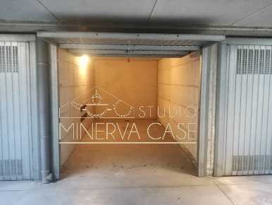Foto Box in Via Della Guerrina, Monza Amati - Stadio di 16 m² con 1 locali