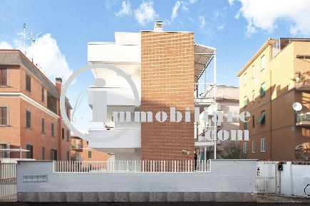 Foto Box in Via Del Forte Boccea, Roma in vendita