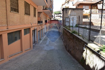 Foto Box in Via Cavour, Pomezia in vendita