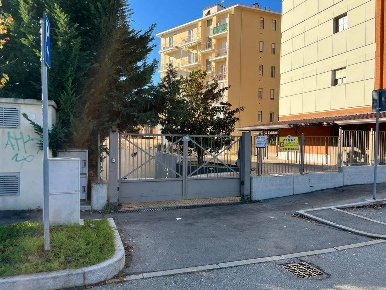 Foto Box in via Einaudi, Collegno in vendita