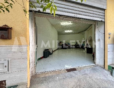 Foto Box in Via Verdi, Pozzallo di 60 m² con 1 locali in vendita
