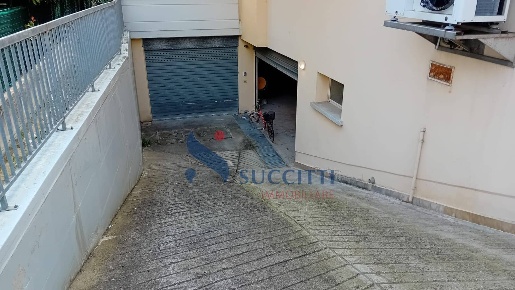 Foto Box a Alba Adriatica in vendita