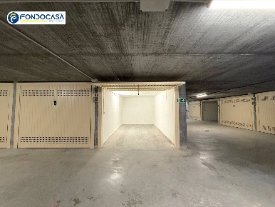 Foto Box in Via Matteotti, Loano Centro di 19 m² con 1 locali in vendita