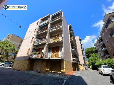 Foto Box in Via Amalfi, Loano Centro di 15 m² con 1 locali in vendita