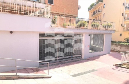 Foto Box in Via Federico Cammeo, Roma in vendita