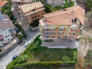 Foto Box in Via della Madonnuccia, Città Sant'Angelo in vendita