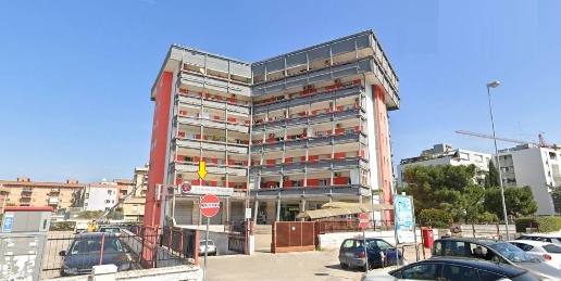 Foto Box in Via Peucetia, Bari Japigia di 1400 m² in vendita