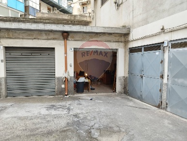 Foto Box in Piazza San Luigi, Catania Rapisardi di 35 m² con 1 locali