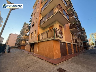 Foto Box in Piazza Da Noli, Loano Centro di 15 m² con 1 locali in vendita