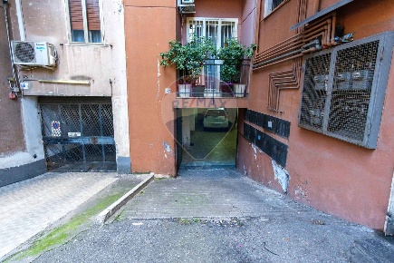Foto Box in Via Calatabiano, Catania Borgo di 133 m² con 2 locali