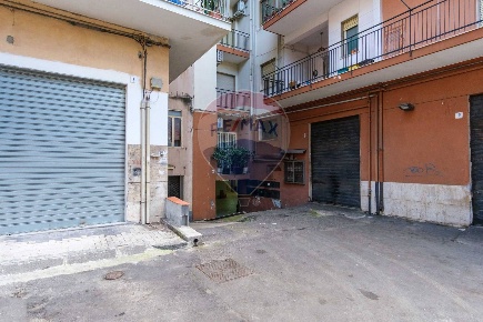 Foto Box in Via Calatabiano, Catania Borgo di 133 m² con 2 locali