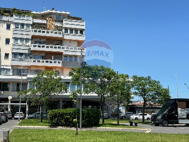 Foto Box in V.le Artale Alagona, Catania Porto Ulisse - Ognina di 55 m²