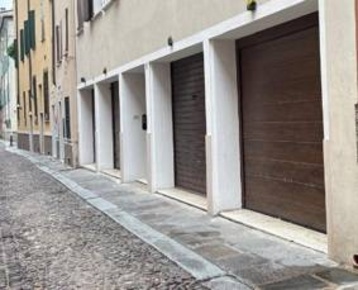 Foto Box a Mantova Centro di 40 m² con 2 locali in vendita