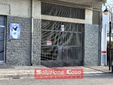 Foto Box in via Barletta, Canosa di Puglia Centro di 44 m² con 1 locali