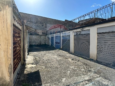 Foto Box in Via Sant'Agostino, Catania Centro Storico di 14 m² con 1 locali