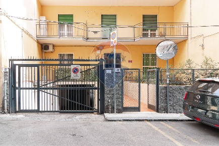 Foto Box in via Borrello, Catania Province - Veneto di 19 m² con 1 locali