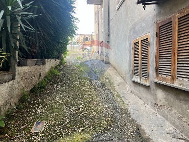 Foto Box in Via Barberino Di Mugello, Roma Fidene di 106 m² con 3 locali