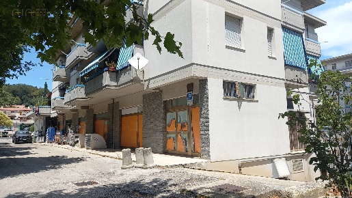 Foto Box in Via Salaria, Spinetoli in vendita