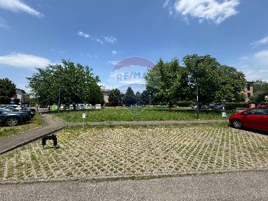 Foto Box in Viale Dino Pampari, Reggio nell'Emilia di 52 m² in vendita