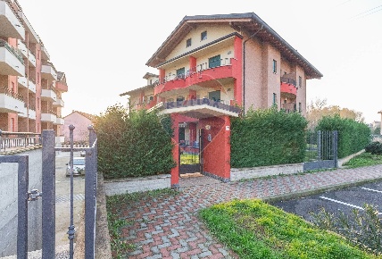 Foto Box in Via Stradivari, Limbiate in vendita