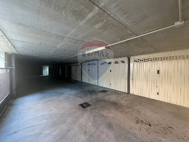 Foto Box in via montello, Castellanza in vendita