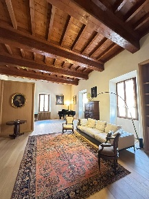Foto Appartamento a Mantova Centro di 325 m² con 5 locali in vendita