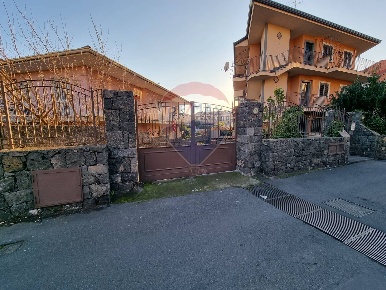 Foto Box a Misterbianco Rapisardi di 23 m² con 1 locali in vendita