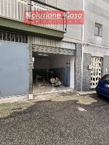 Foto Box in via Beatrice Portinari, Canosa di Puglia Centro di 80 m²